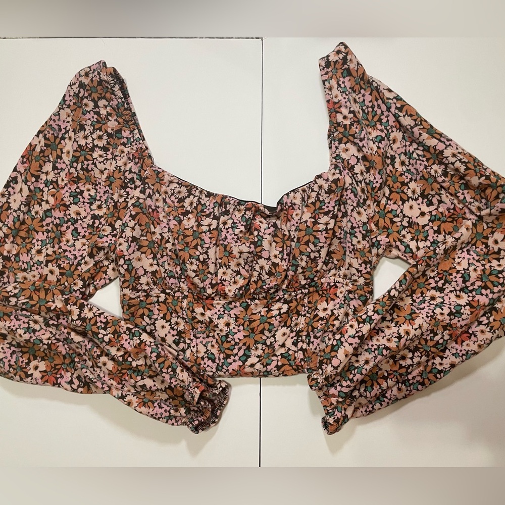 Wild Fable - cropped flower long sleeve blouse